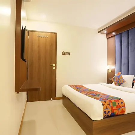 Guest house Glitz The Rio - Nr Solitaire Corporate Business Park