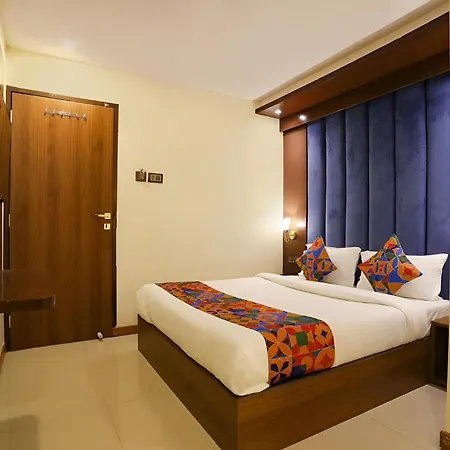 Glitz The Rio - Nr Solitaire Corporate Business Park Guest house 2*