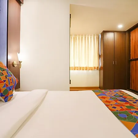 Glitz The Rio - Nr Solitaire Corporate Business Park 2*
