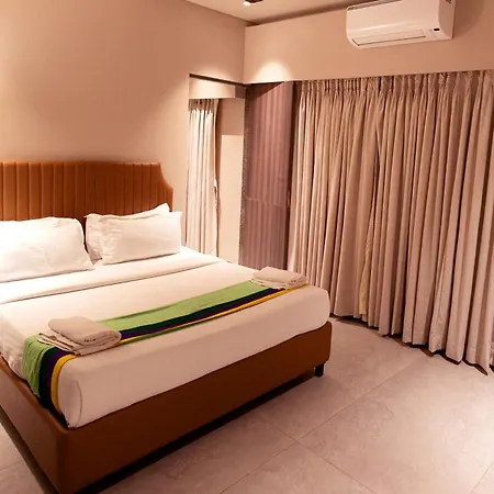 Hotel Golden Tulipz 3*