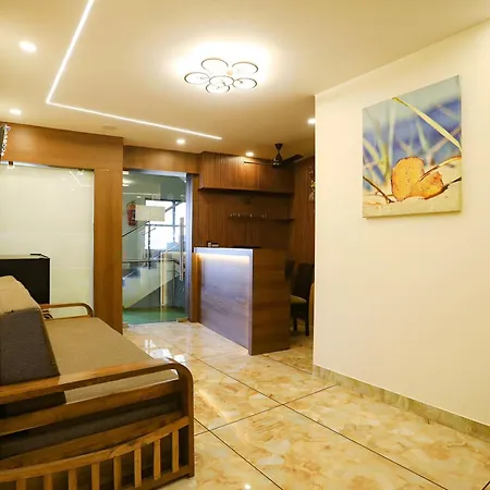 Glitz The Rio - Nr Solitaire Corporate Business Park 2*