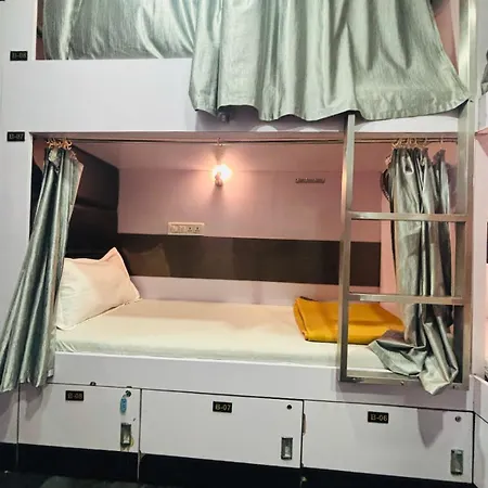 New Address -1 Min-seepz Metro Station Hostel Mumbai