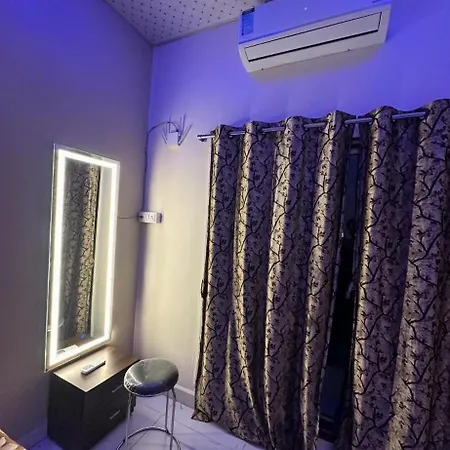 1bhk-entire Near Kokilaben Dhirubhai Ambani Hospital Andheri W Apartment *