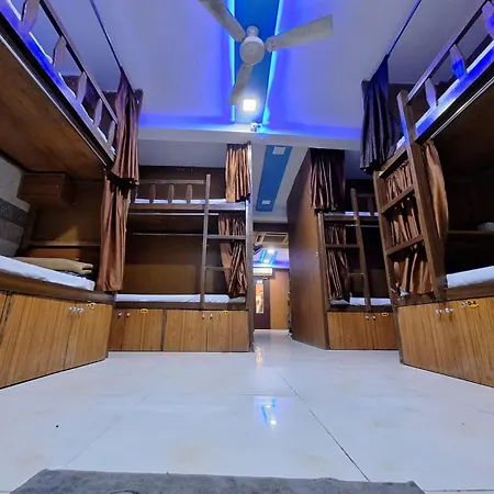Hostel Neon Nest Suits Asalpha Metro *