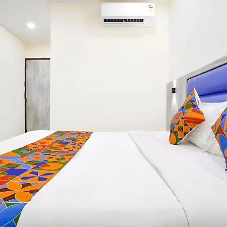 Hotel Glitz Good Luck Residency - Nr Exhibition Centre 3*
