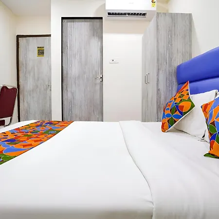 Glitz Good Luck Residency - Nr Exhibition Centre Hotel