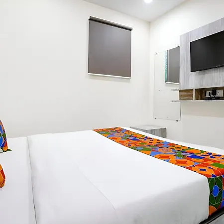 Glitz Good Luck Residency - Nr Exhibition Centre Hotel 3*