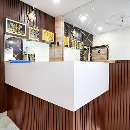 Glitz Good Luck Residency - Nr Exhibition Centre 3*