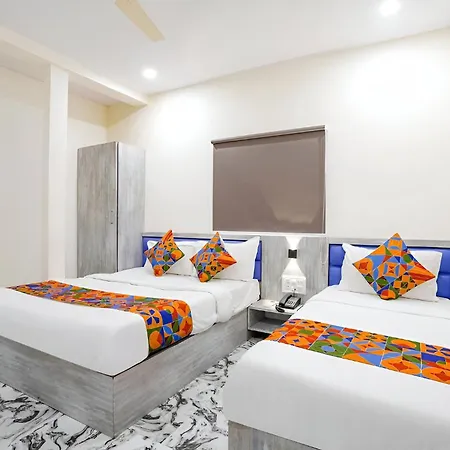 Glitz Good Luck Residency - Nr Exhibition Centre Hotel 3*