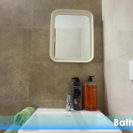Apartment 2br Service Aprt In Malad