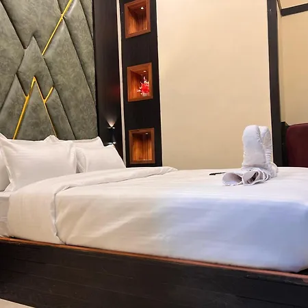 Sky Suite-sahar Cargo And Intl Airport * Mumbai