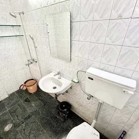 Lovely 3bhk Serviced Near Iskcon Temple, Juhu Apartment Mumbai