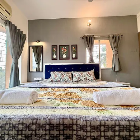 Lovely 3bhk Serviced Near Iskcon Temple, Juhu Apartment *