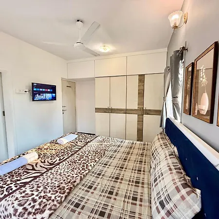 Lovely 3bhk Serviced Near Iskcon Temple, Juhu Apartment Mumbai