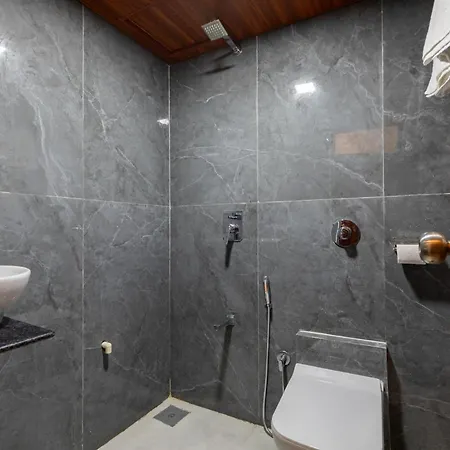 Hotel Ananta 3*