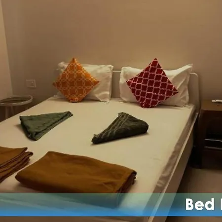 1br Service Aprt In Malad *
