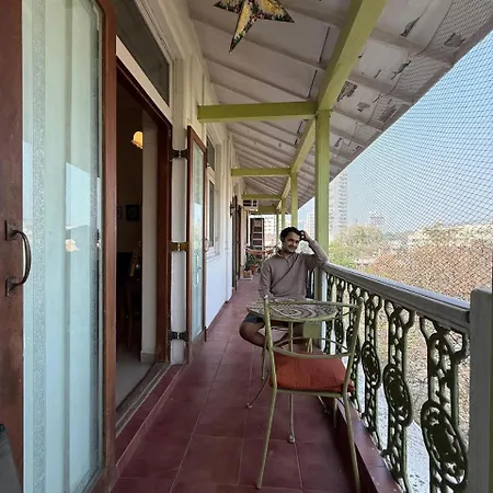 Khozem Topiwala Colaba Homestay
