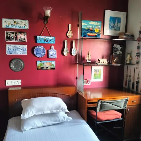 Khozem Topiwala Colaba Homestay Mumbai