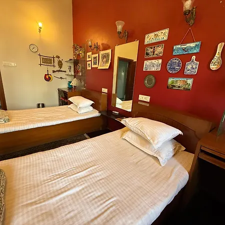 Homestay Khozem Topiwala Colaba *
