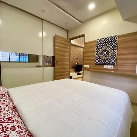 Chic Pad In Bandra West Apartment