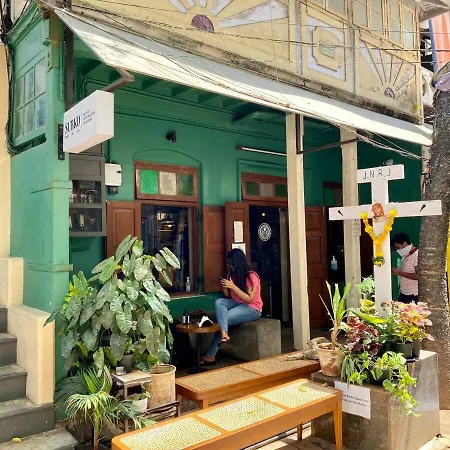 Chic Pad In Bandra West * Mumbai