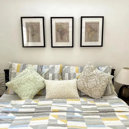 Quiet And Cozy 2bed 1 Bath Bandra Ocean Side Apartment *