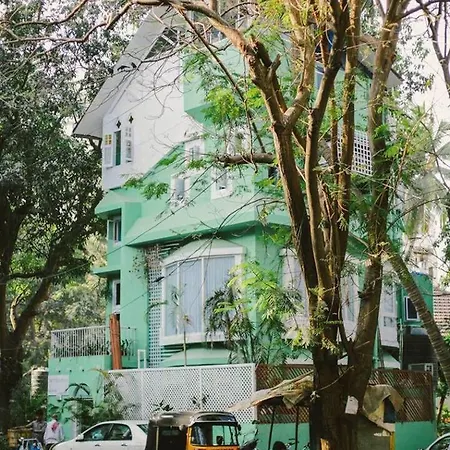 Quiet And Cozy 2bed 1 Bath Bandra Ocean Side Apartment *