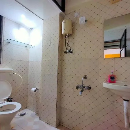 Quiet And Cozy 2bed 1 Bath Bandra Ocean Side Mumbai