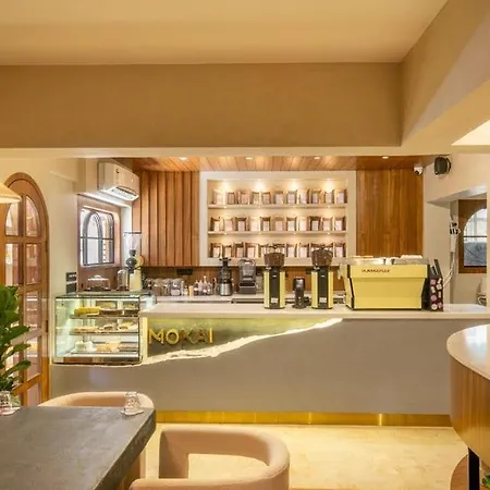 Hidden Gem With Pvt Terrace Bandra Apartment *