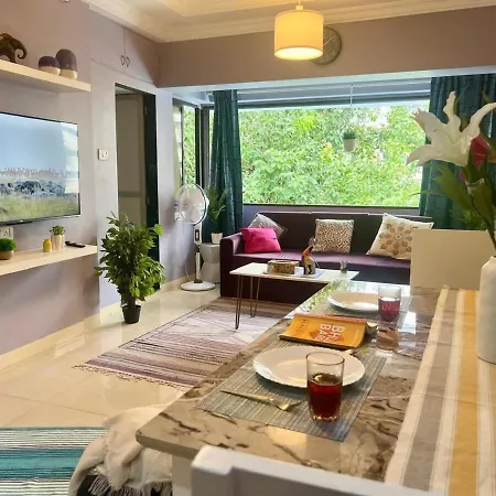 Hidden Gem With Pvt Terrace Bandra Apartment *