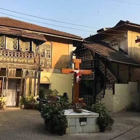 Hidden Gem With Pvt Terrace Bandra Apartment