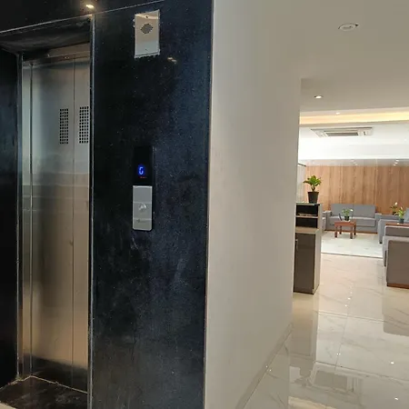 Hotel Hsquare Andheri West 3*
