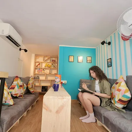 Hostel Locomo Mini - 9 Mins From Airport Mumbai