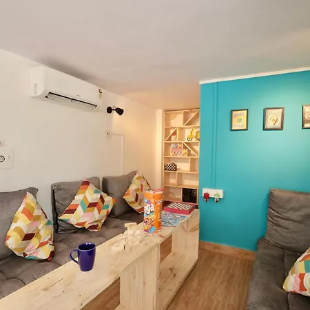 Locomo Mini - 9 Mins From Airport Hostel *
