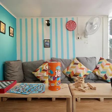 Locomo Mini - 9 Mins From Airport Hostel *