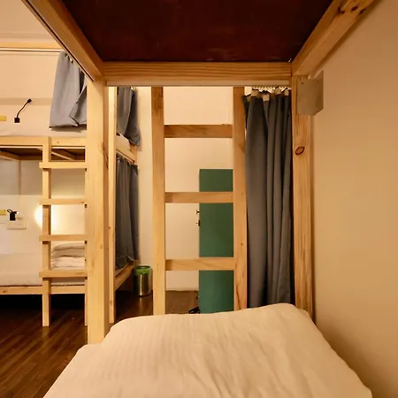 Locomo Mini - 9 Mins From Airport Hostel Mumbai