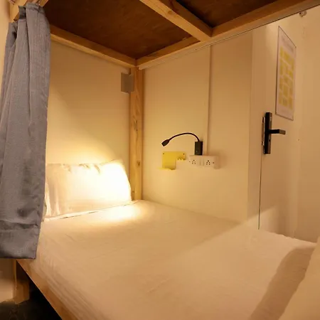 Locomo Mini - 9 Mins From Airport Hostel Mumbai