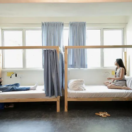 Hostel Locomo Mini - 9 Mins From Airport Mumbai