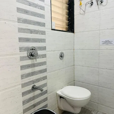 1br Service In Parel