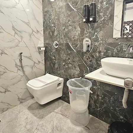 Astha Kandivali Service Guest house