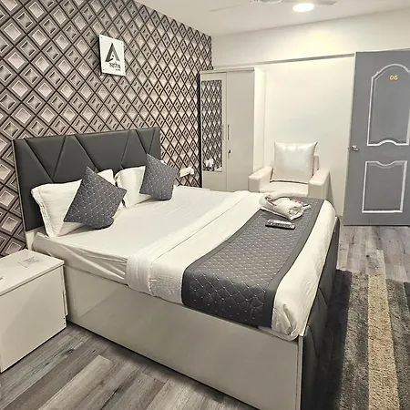 Astha Kandivali Service Guest house 3*