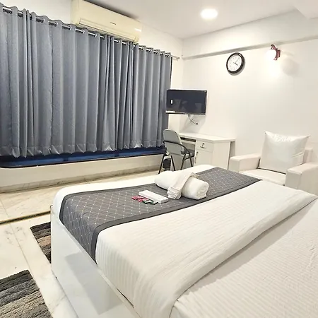 Astha Kandivali Service Guest house 3*