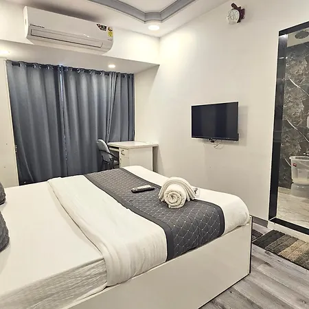 Astha Kandivali Service Guest house