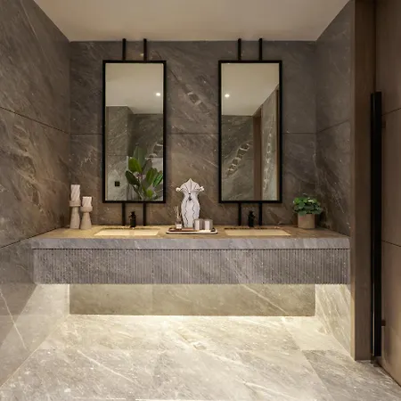 Astoria Hotel 4*