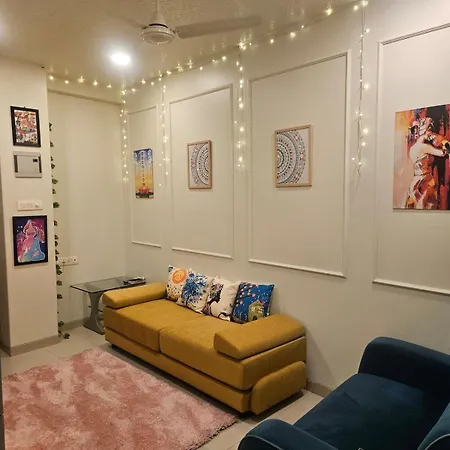 Cozy Rose Peaceful Village Retreat In Bandra * Mumbai