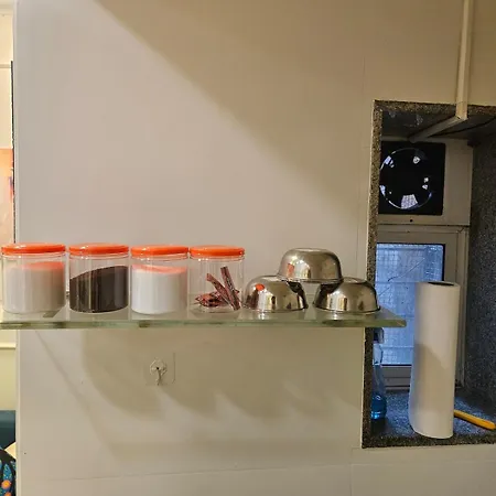 Cozy Rose Peaceful Village Retreat In Bandra Apartment
