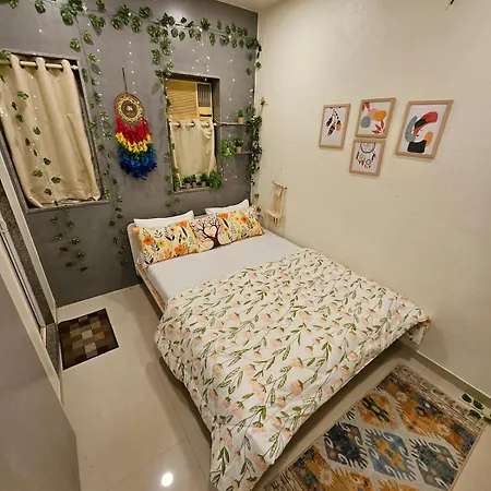 Apartment Cozy Rose Peaceful Village Retreat In Bandra Mumbai