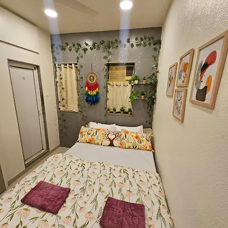 Cozy Rose Peaceful Village Retreat In Bandra Apartment Mumbai