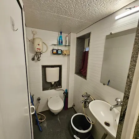 Apartment Cozy Rose Peaceful Village Retreat In Bandra Mumbai