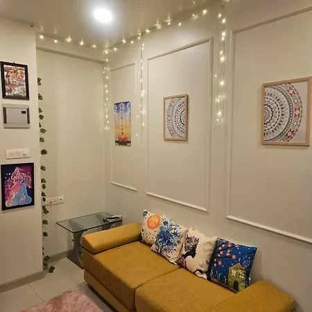 Cozy Rose Peaceful Village Retreat In Bandra Mumbai